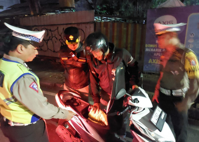Polsek Wonocolo Gelar Operasi Kejahatan Malam, Amankan 5 Kendaraan Bermotor