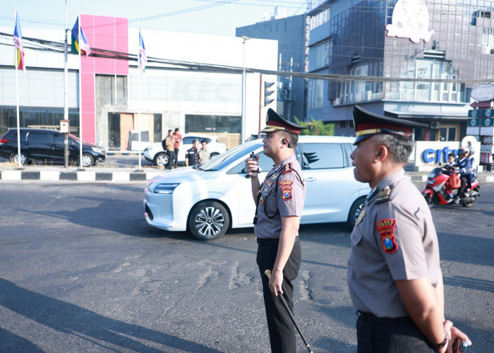 Pastikan Kelancaran Arus Lalu Lintas, Kapolres Gresik Turun Langsung Cek Personel