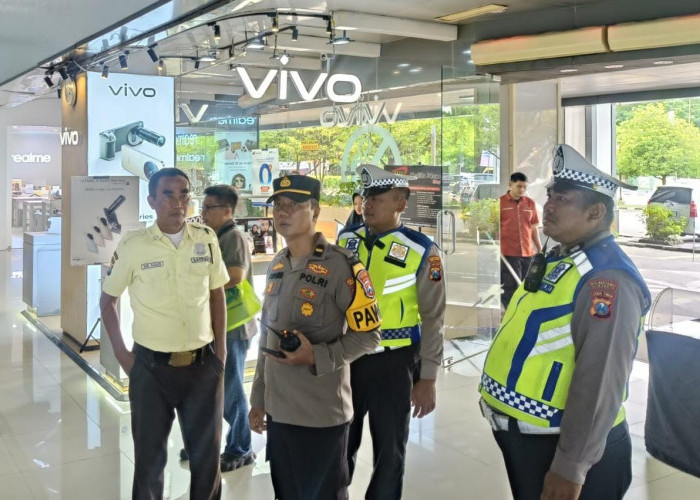 Jelang Natal, Polsek Wonocolo Intensifkan Patroli Dialogis di Plasa Marina