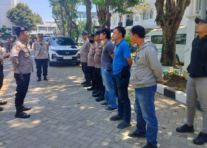 Polsek Gayungan Siagakan Personel kawal Unjuk Rasa APAM Jatim di Kejati Jatim