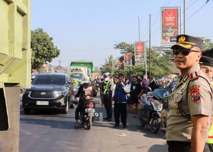 Kapolres Lumajang Pimpin Poros Pagi di Pasar Gedang Ranuyoso, Cegah Kemacetan Lalu Lintas