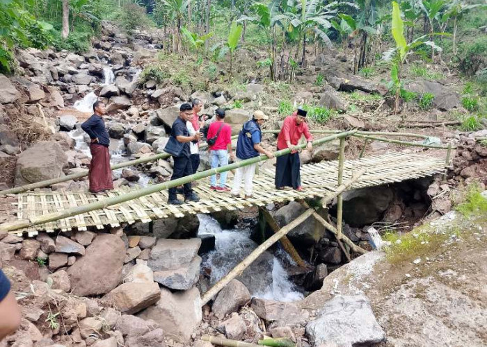 Tinjau Dampak Bencana di Jatibanteng, Bupati Situbondo Siapkan Perbaikan Darurat