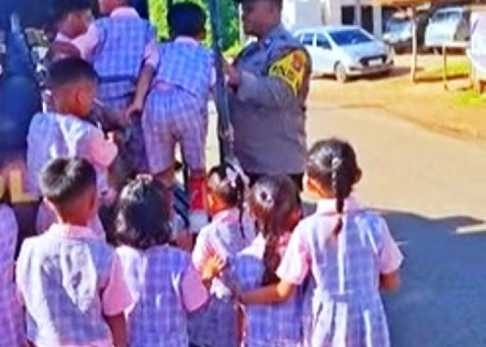 Program Polisi Sahabat Anak, Polsek Tragah Sambut Outing Class Siswa TK Mawar 