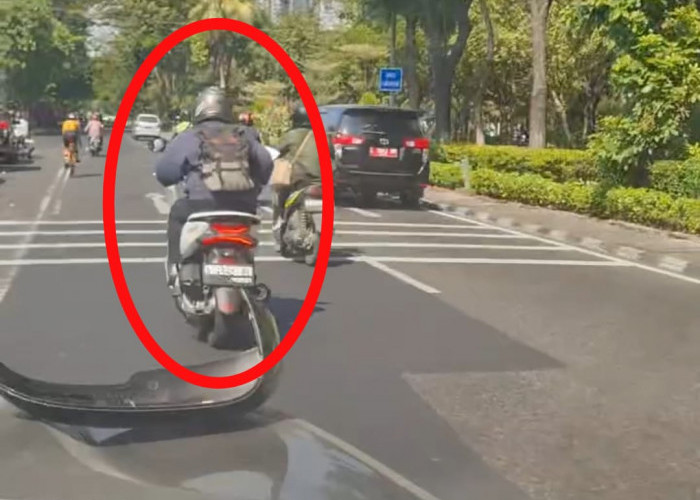 Viral Video Pemotor Rusak Mobil Perempuan di Jalan Jemur Andayani Surabaya