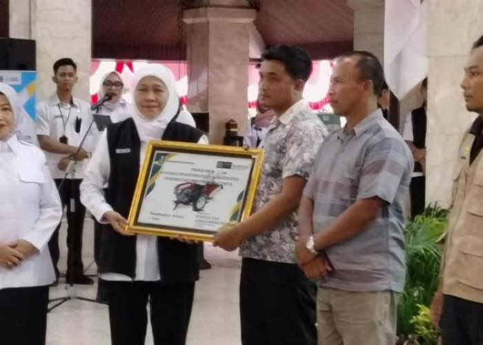 Wabup Malang Dampingi Gubernur Jatim Salurkan Bansos