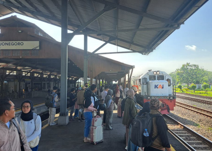 Arus Kedatangan Penumpang Mulai Meningkat, 1.686 Orang Tiba di Stasiun Bojonegoro