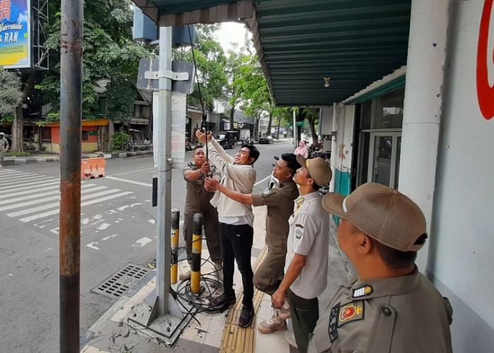 Pengendara Motor Jatuh Gegara Tersangkut Kabel Provider, Wakil Ketua DPRD Gresik Kesal