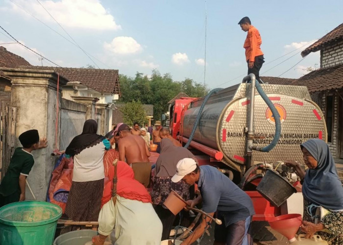 Kekeringan Meluas, BPBD Bojonegoro Salurkan 3,13 Juta Liter Air Bersih