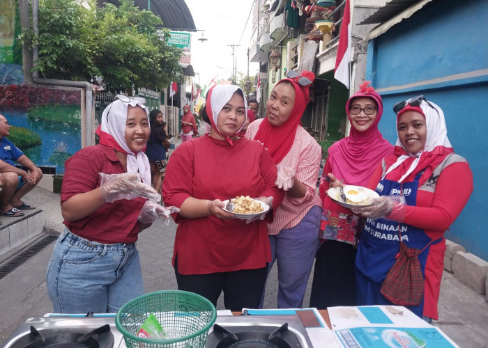 Warga RT 1 Bendul Merisi Sambut Kemerdekaan dengan Semarak Kerja Bakti, Tasyakuran Hingga Lomba