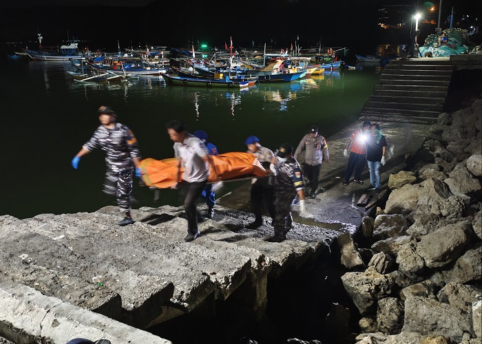 Polisi Selidiki Identitas Mr X yang Ditemukan Nelayan Mengapung di Teluk Popoh Tulungagung  