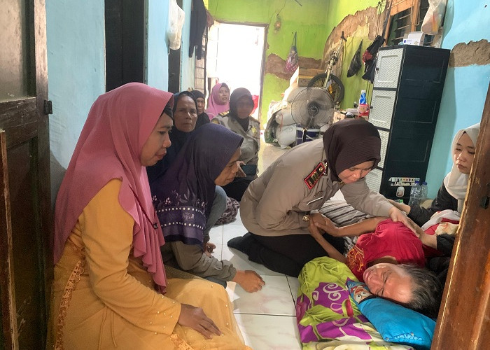 Polres Pasuruan Berikan Santunan dan Dukungan Moril Keluarga Korban Laka Kereta Api di Beji