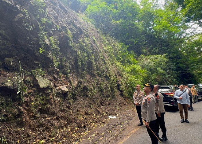 Kapolres Batu Tinjau Lokasi Longsor Payung 2 Pastikan Keselamatan Warga