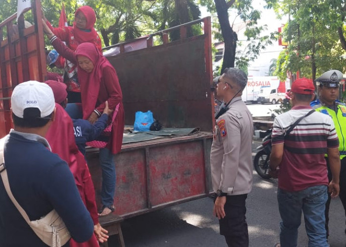 Polsek Sawahan Amankan Aksi Unjuk Rasa di Pengadilan Negeri Surabaya