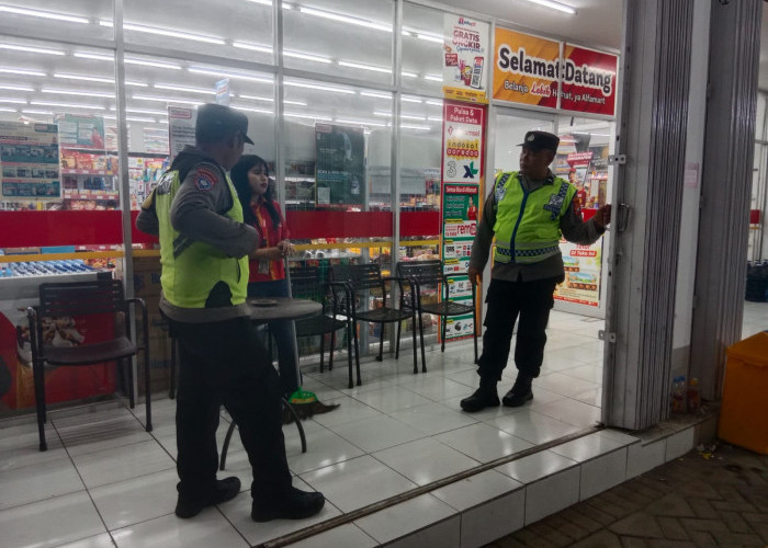 Tingkatkan Rasa Aman Warga, Polsubsektor Gerih Polres Ngawi Gelar Patroli Harkamtibmas