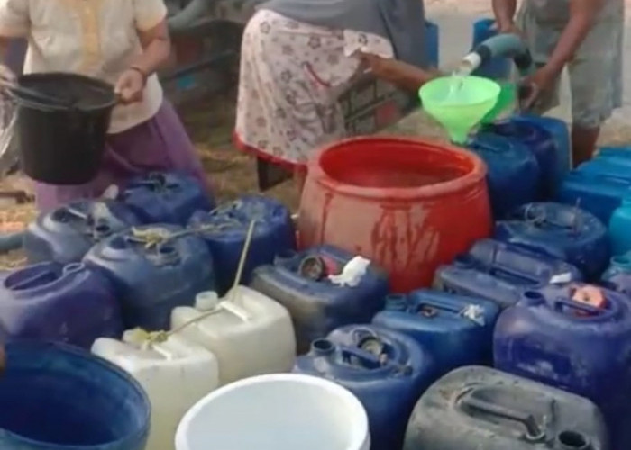 PT Ababil Group Salurkan Air Bersih 50 Ribu Liter di Desa Terdampak Kekeringan