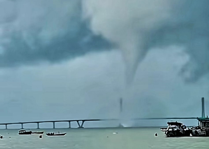 Pusaran Angin di Selat Madura, BMKG Sebut Waterspout Suramadu Dipicu Awan Kumulonimbus Intens