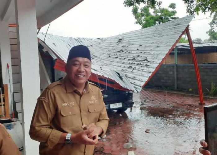 Garasi Rumah Pribadi Bupati Situbondo Ambruk, Mas Rio Imbau Warga Waspada Cuaca Ekstrem