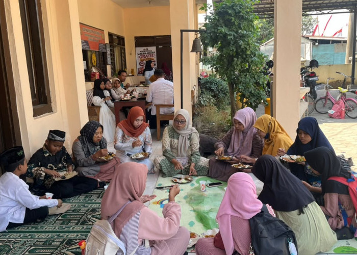 Polsek Wringinanom Makan Bersama 300 Warga, Pererat Silaturahmi dan Berbagi Keberkahan