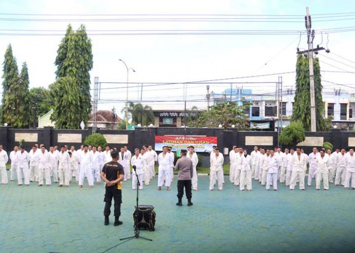 Polresta Banyuwangi Gelar Latihan Bela Diri Rutin