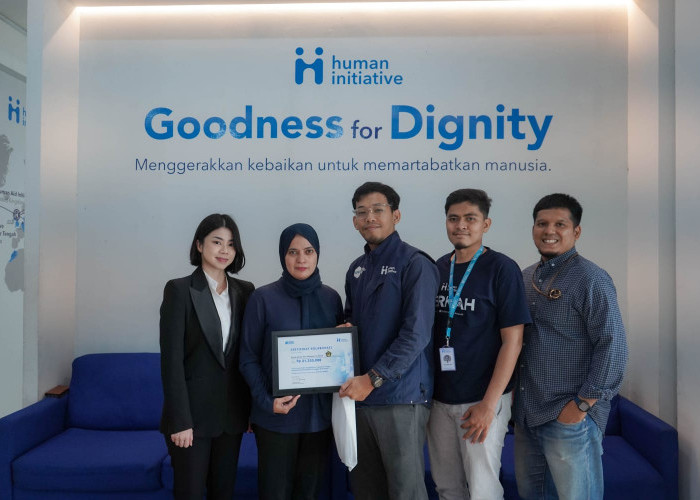 Terkumpul 21,3 Juta, Hasil Lelang Jersey Pemain Persik Diserahkan untuk Korban Bencana Sumatera 