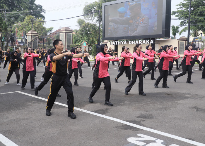 Olahraga Bersama di Polres Kediri Kota: Kuatkan Kebersamaan, Dekatkan Pimpinan dan Anggota