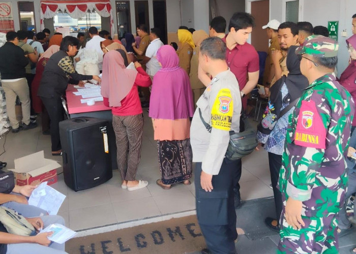Polsek Bubutan Monitoring Penyaluran Bantuan Pangan BAPANAS di Kelurahan Kemayoran