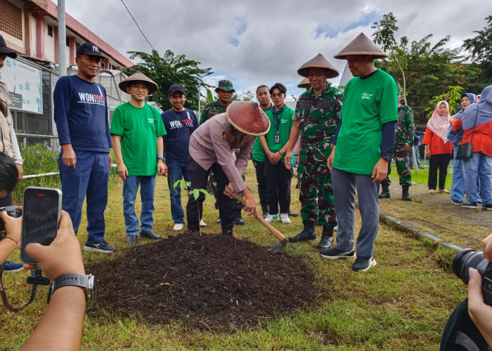 Polsek Wonocolo Pimpin Penanaman 1.000 Pohon untuk Surabaya Lebih Hijau