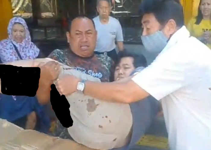 Perampok Bersenjata Celurit Sikat Toko Emas di Jember, Dua Korban Tersungkur Bersimbah Darah