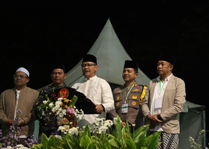 Warga Kota Batu Doa Bersama dalam Pengajian Akbar Gus Idham