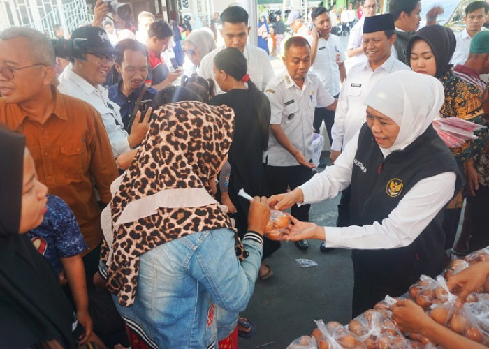 Khofifah Hadiri Pasar Murah di Kelurahan Mayangan Kota Pasuruan, Tekan Inflasi dan Perkuat Ketahanan Pangan