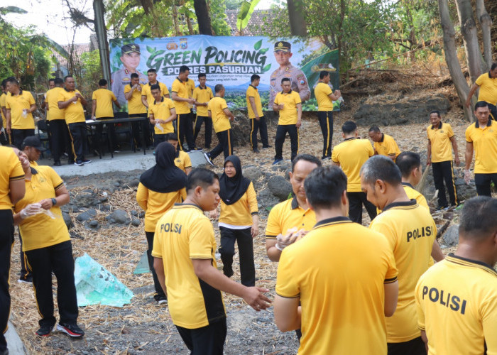 Polres Pasuruan Aksi Bersih-Bersih Sungai Bekacak