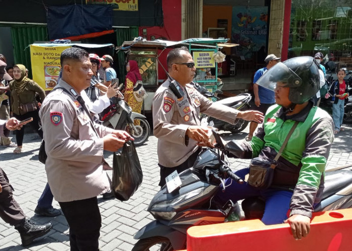 Polsek Simokerto Gelar Patroli Skala Besar dan Aksi Simpatik di Sejumlah Jalan Strategis Surabaya