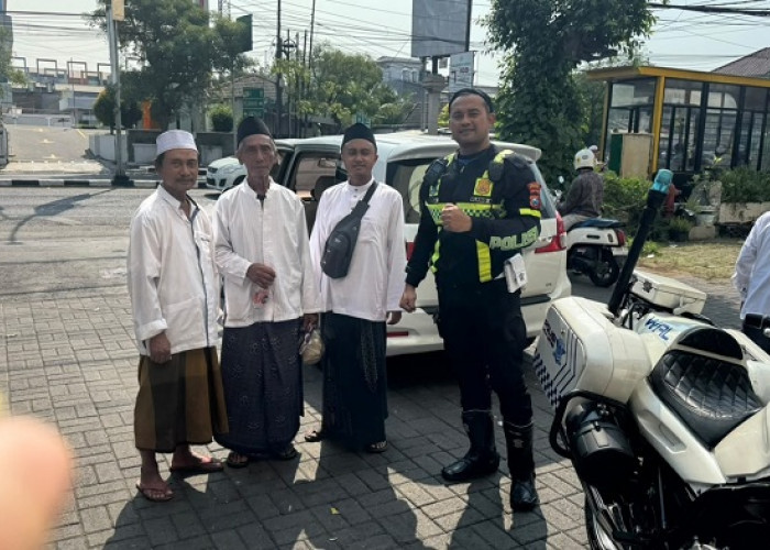 Polres Gresik Berhasil Pertemukan Lansia 90 Tahun Asal Mojokerto dengan Keluarga