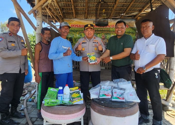 Polres Pelabuhan Tanjung Perak Bantu Sarana Pertanian Kelompok Tani Nandur Makmur Kenjeran