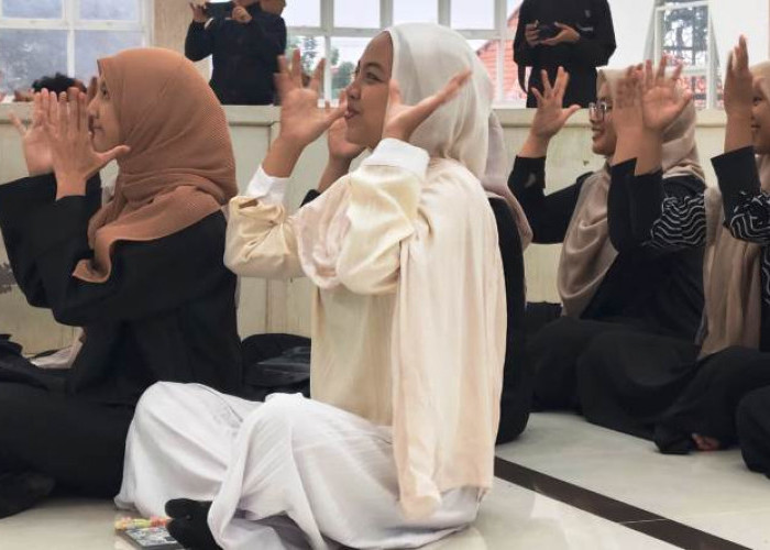 Ramadan Inklusif, Mahasiswa Tuli Unesa Ikuti Ngaji Bahasa Isyarat di Surabaya