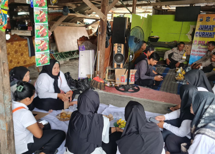 Jumat Curhat Polsek Dukuh Pakis Ajak Warga Pradah Kalikendal Jalin Silaturahmi