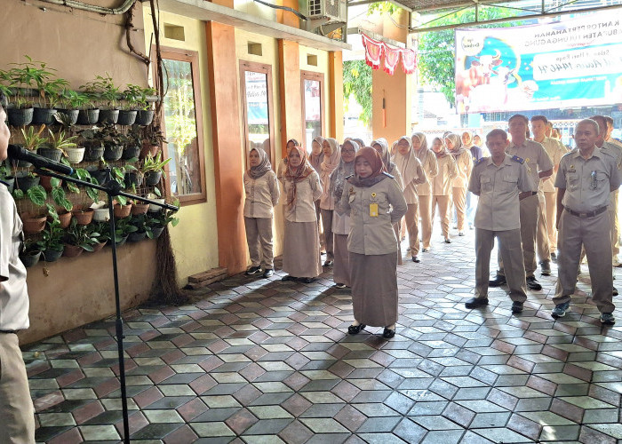 Upacara Pagi di Kantah ATR/BPN Tulungagung, Sukamto Tekankan Pentingnya Pelayanan Publik