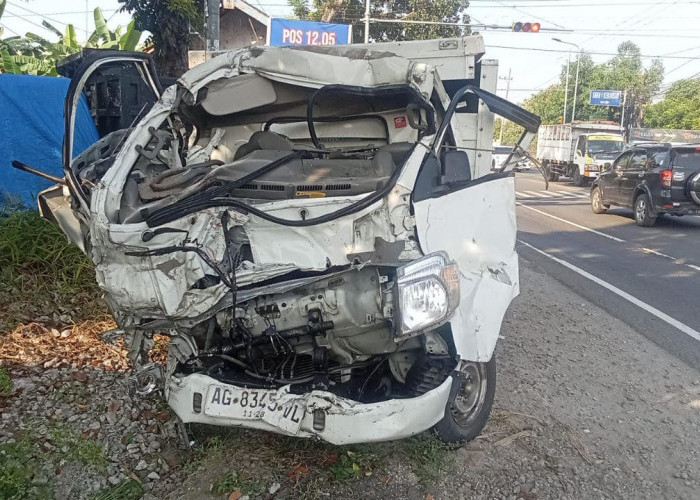 Mobil Boks Lawan Truk Tebu, 1 Tewas 