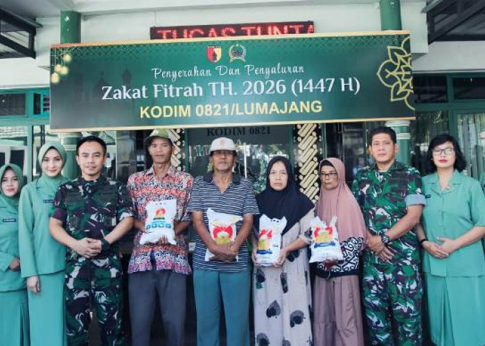 Dandim 0821/Lumajang Pimpin Penyerahan Zakat Fitrah Prajurit Sambut Idulfitri 1447 H