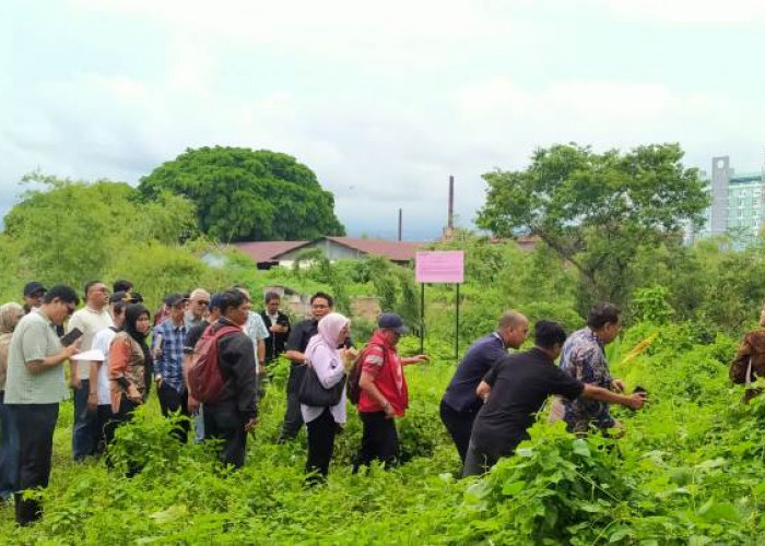 Hakim Tipikor Sidang PS di Lokasi Obyek Pengadaan Lahan Polinema Kota Malang