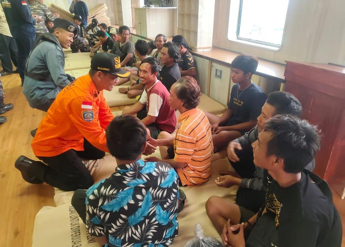 18 ABK Kapal Tenggelam di Perairan Masalembo Tiba di Dermaga Tanjung Perak Surabaya