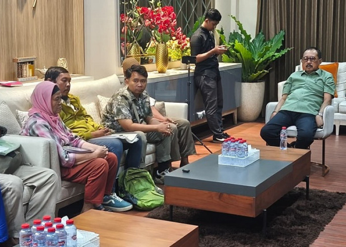 Datangi Rumah Aspirasi Cak Ji, Lansia Surabaya Adukan Dugaan Penipuan Dana Talangan