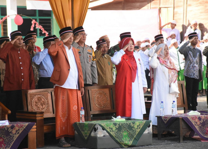 Ribuan Santri Ponpes Wali Songo Gelar Upacara Bendera HUT Ke-80 RI