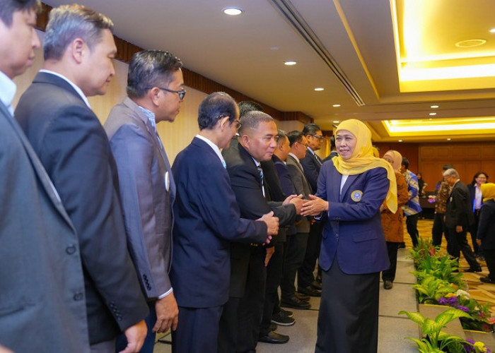 Khofifah Lantik Pengurus IKA Unair DKI Jakarta Periode 2025–2030, Perkuat Jejaring Alumni