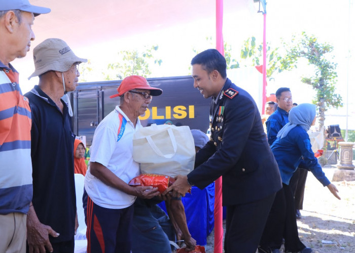 Polres Ngawi Bagikan 500 Paket Sembako di Bringin, Bukti Nyata Polri untuk Masyarakat