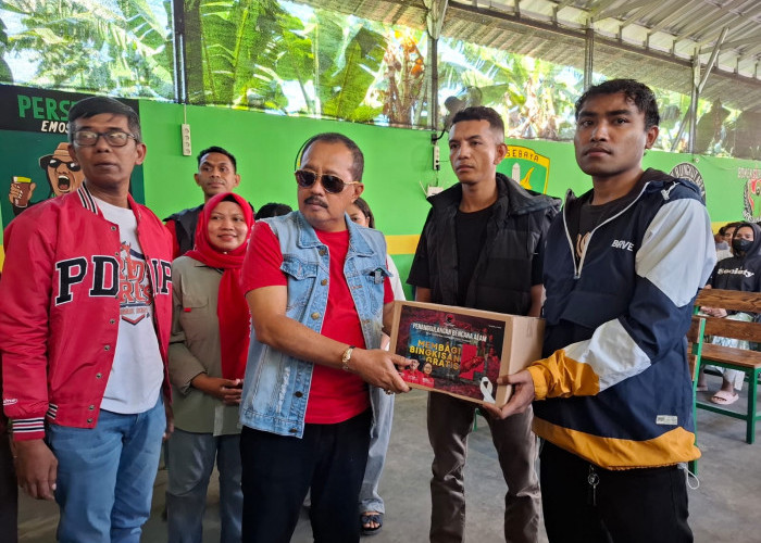 Gempa NTT, PDIP Surabaya Salurkan Ratusan Paket Sembako untuk Mahasiswa Perantauan