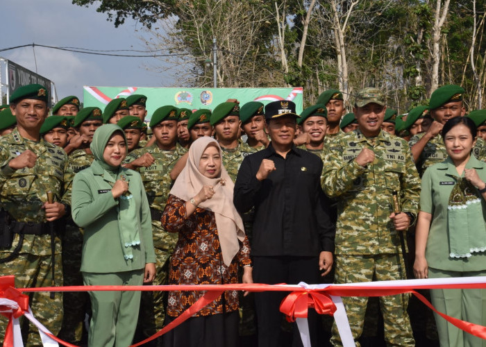 Plt Bupati Tulungagung Resmikan Jalan Rabat Beton Karya Bhakti TNI di Manding