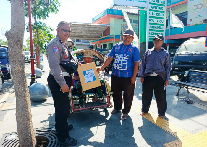 Polres Ngawi Sosialisasi Tertib Berlalu Lintas, Berikan Sarana Kontak kepada Tukang Becak