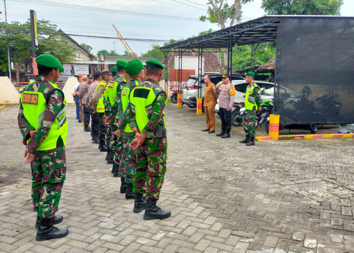 Kapolsek Kepohbaru Berikan Pengamanan Malam Tahun Baru 2025