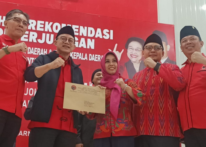 PDI-P Serahkan Rekom ke Ning Ita Maju Pilkada Kota Mojokerto 2024